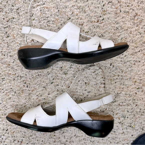WALKING CRADLES VELCRO STRAP SANDALS size 7N but runs wide white - Picture 9 of 12